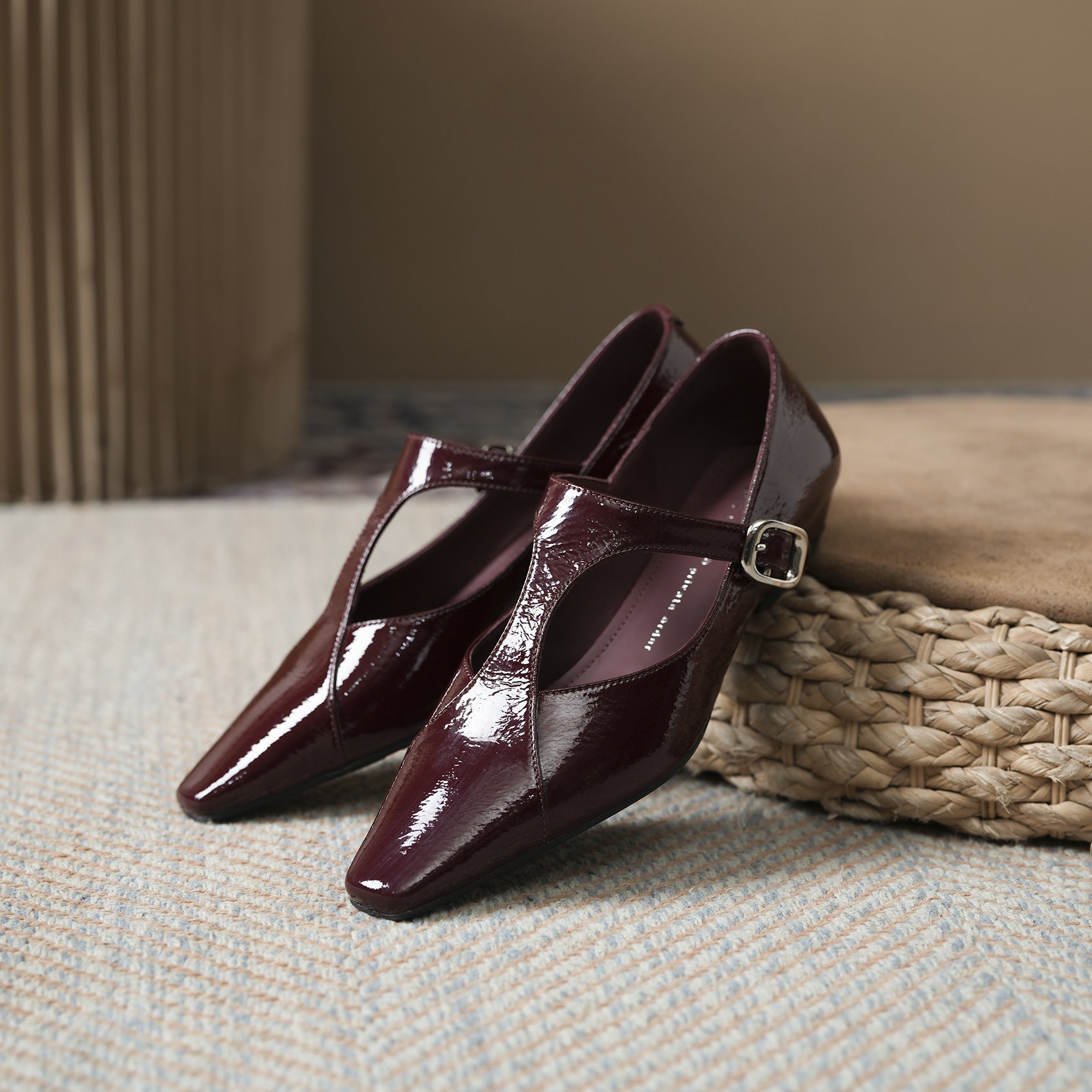 3189-23 French-Style T-Strap Mary Jane Shoes for Women, Shiny Leather Pointed Toe Low Heel Retro Burgundy Hollow-Out Leather Shoes
